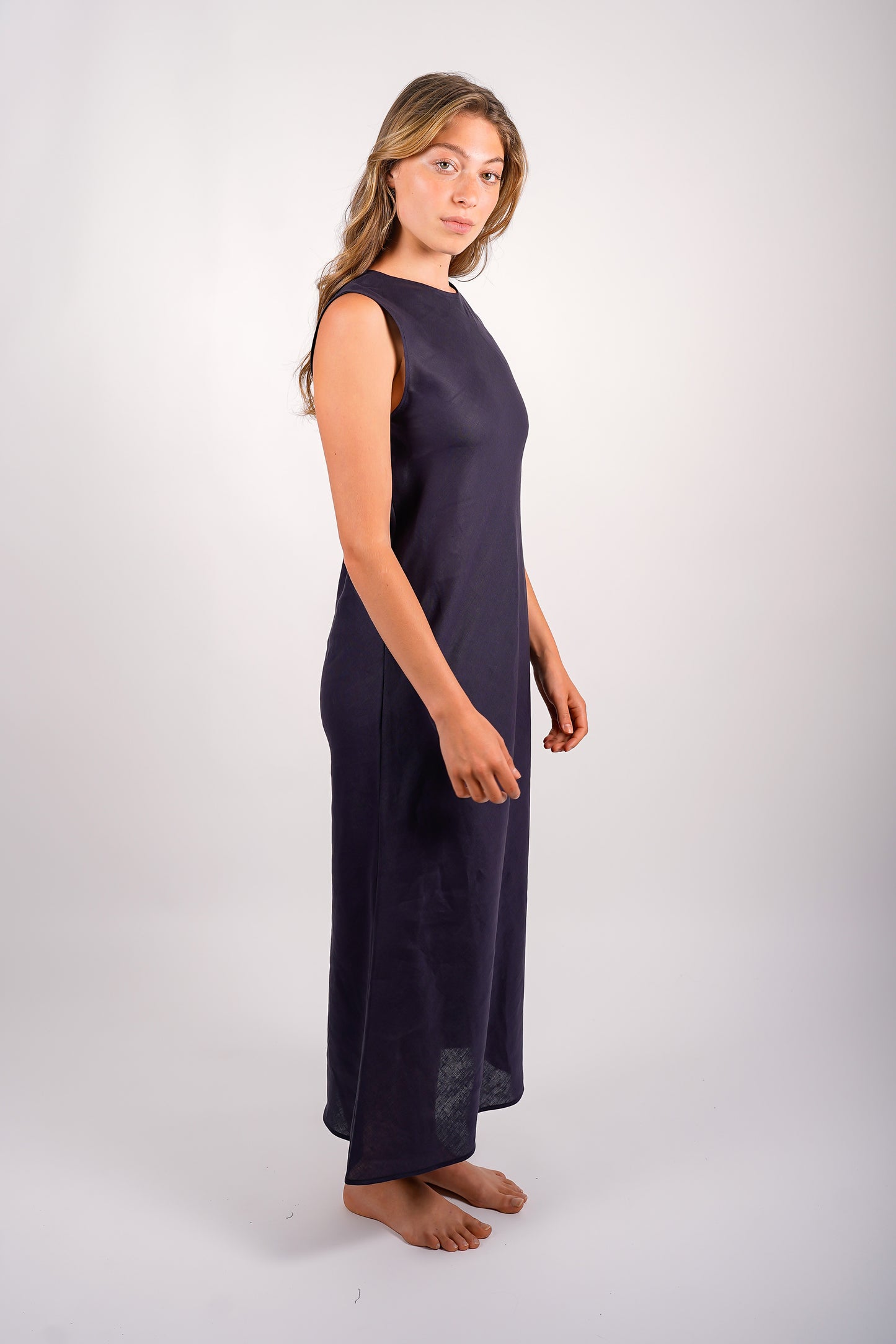 sleeveless-long-linen-dress-sustainable-navy-american-made-side-view