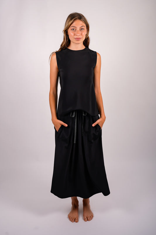 sleeveless-silk-top-sustainable-crepe-de-chine-color-american-made-front-view