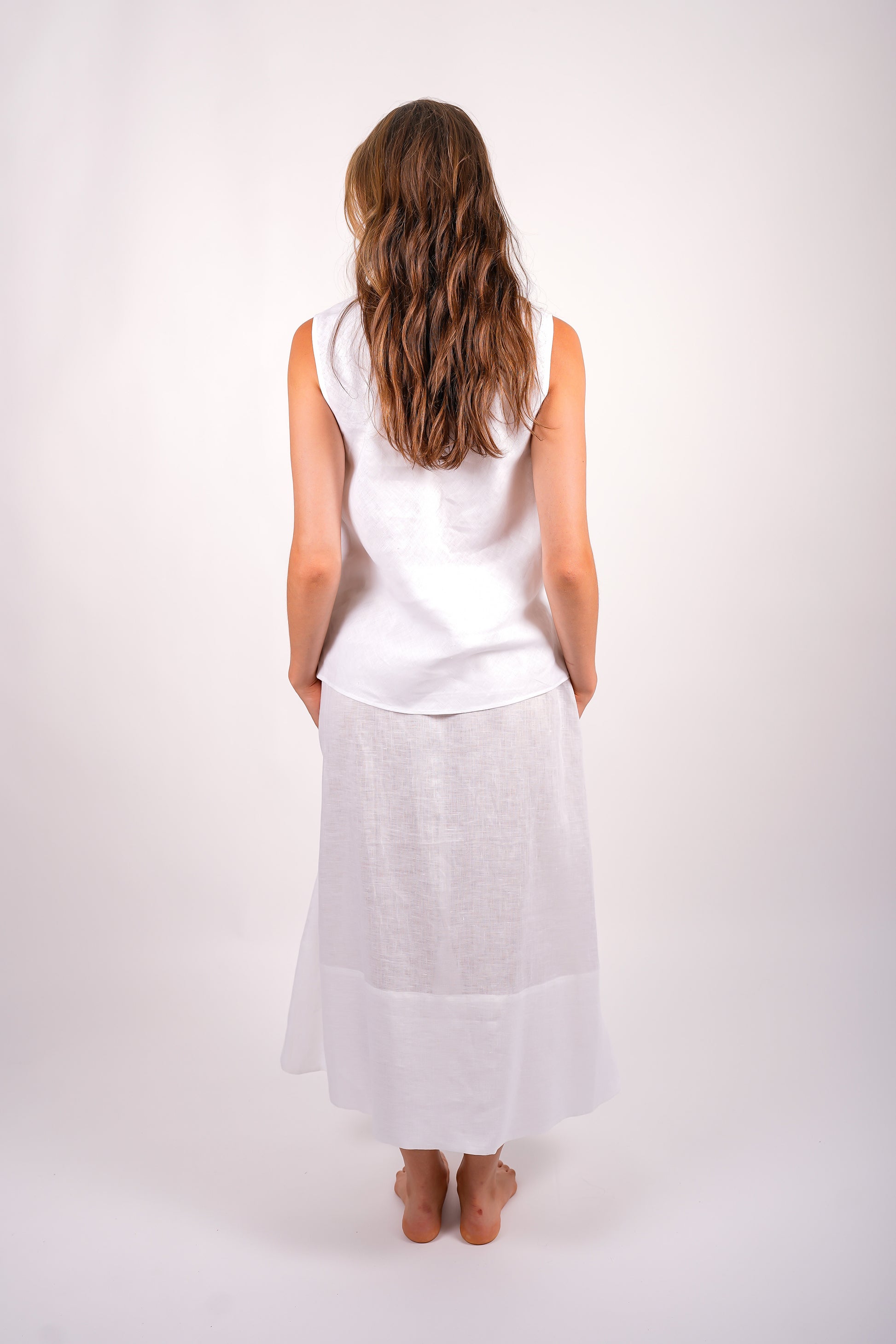 sleeveless-top-sustainable-linen-white-american-made-back-view